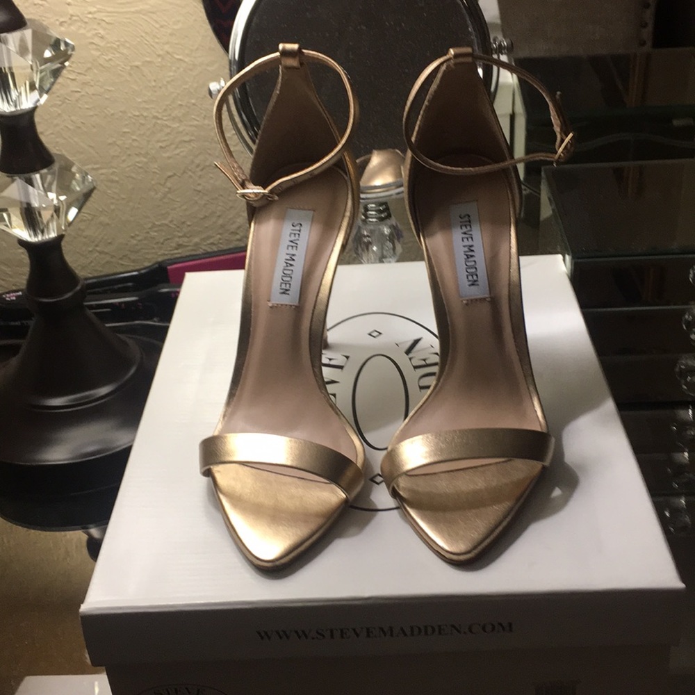 Gold metallic Steve Madden heels